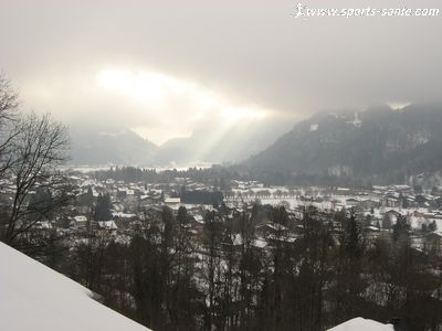 Photo du village de Samoëns sous les nuages
